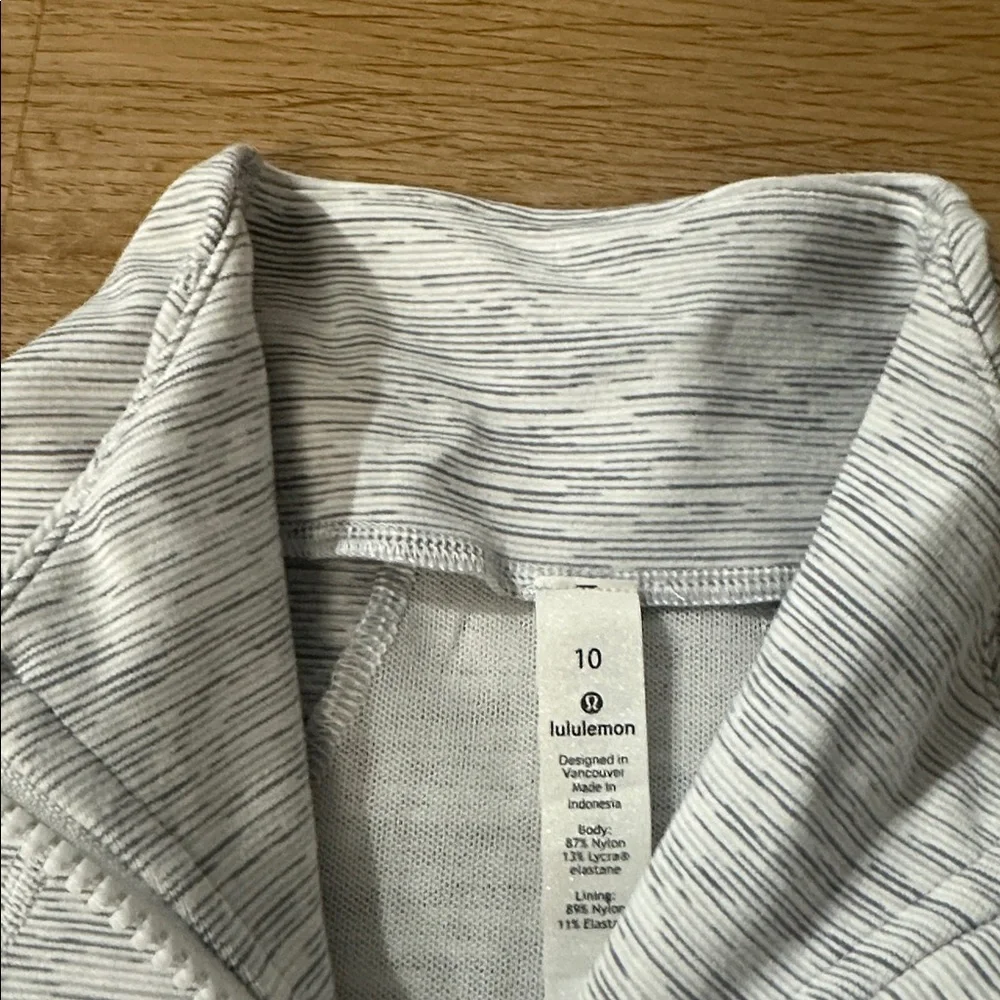Lululemon jacket size 10 - Picture 5 of 9